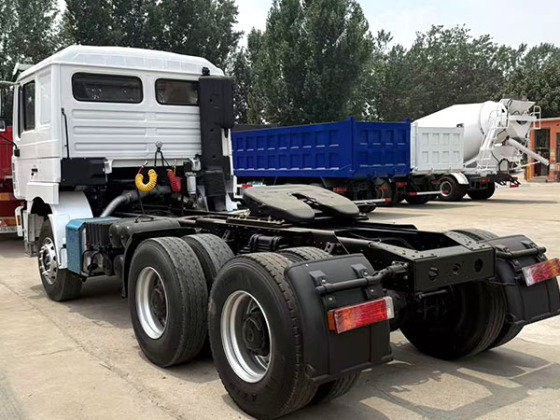 Shacman F3000 6x4 Tractor - 图片 2